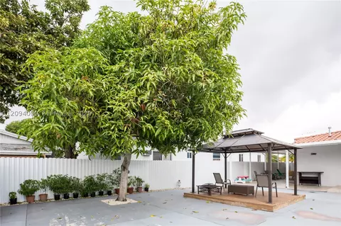 Exterior - 188 E 59th St, Hialeah, FL 33013 photo 6 of 10