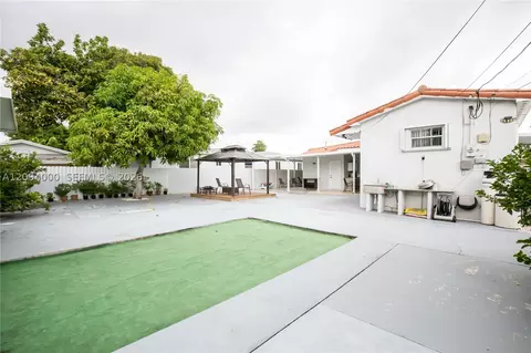 Exterior - 188 E 59th St, Hialeah, FL 33013 photo 8 of 10