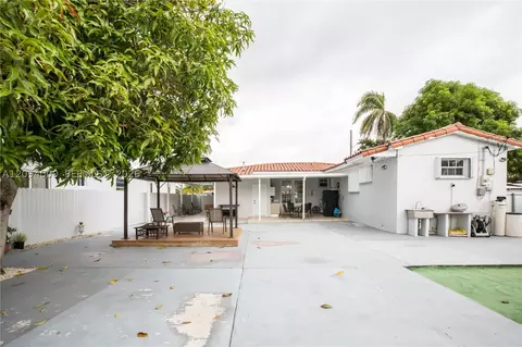 Exterior - 188 E 59th St, Hialeah, FL 33013 photo 7 of 10