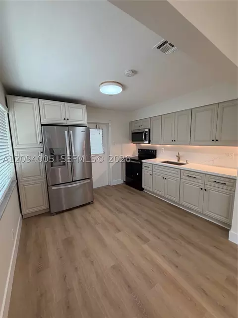 708 SW 7th Ave, Hallandale Beach, FL 33009