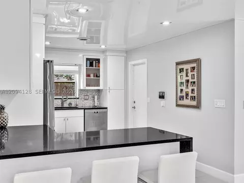 Kitchen - 5121 NE 30th Ter, Lighthouse Point, FL 33064 photo 1 of 3