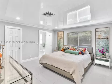 Bedroom - 5121 NE 30th Ter, Lighthouse Point, FL 33064 photo 3 of 6