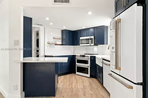 Kitchen - 146 Seabreeze Cir, Jupiter, FL 33477 photo 1 of 2