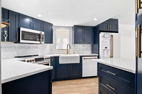 Kitchen - 146 Seabreeze Cir, Jupiter, FL 33477 photo 2 of 2
