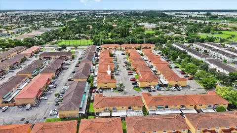 View/Area - 3554 W 80th St, Hialeah, FL 33018 photo 4 of 6