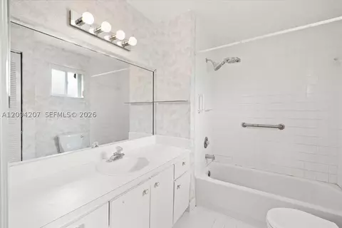 Bath - 3554 W 80th St, Hialeah, FL 33018 photo 1 of 3