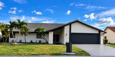 8550 NW 79th St, Tamarac, FL 33321