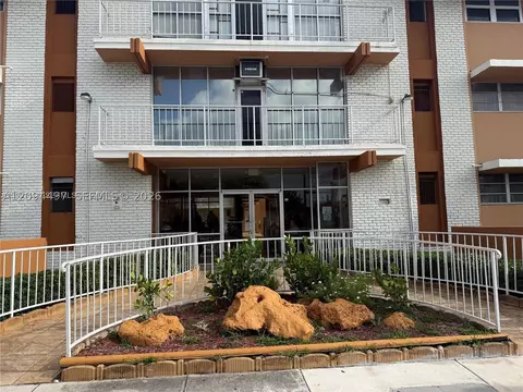 3881 W Flagler St #315, Miami, FL 33134