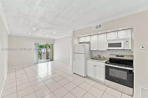 2700 Riverside Dr #302-B, Coral Springs, FL 33065