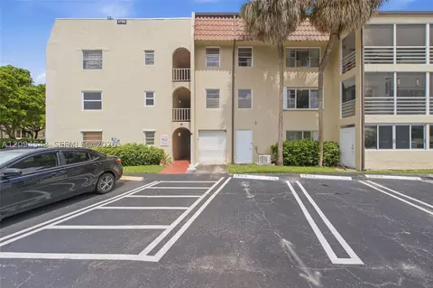 2700 Riverside Dr #302-B, Coral Springs, FL 33065