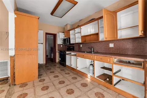 Kitchen - 4730 W 8th Ave, Hialeah, FL 33012 photo 1 of 2