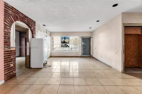 Living - 4730 W 8th Ave, Hialeah, FL 33012 photo 4 of 5