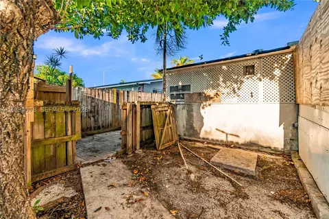 Exterior - 4730 W 8th Ave, Hialeah, FL 33012 photo 13 of 13