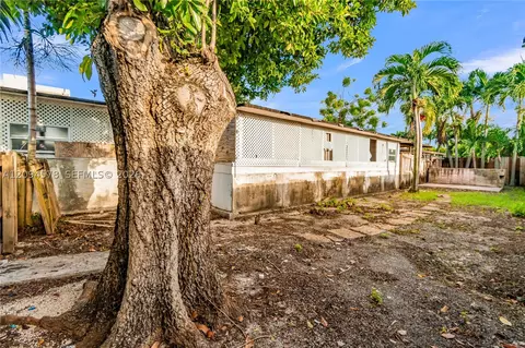 Exterior - 4730 W 8th Ave, Hialeah, FL 33012 photo 5 of 13