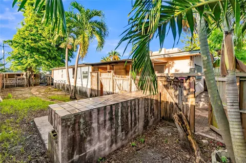 Exterior - 4730 W 8th Ave, Hialeah, FL 33012 photo 7 of 13