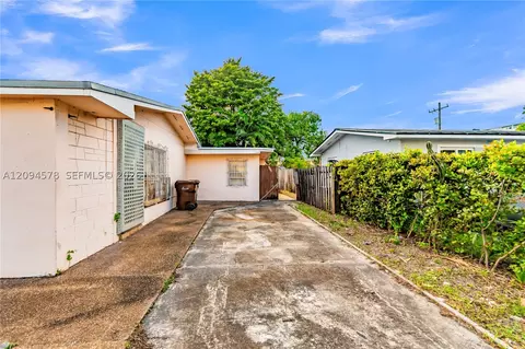 Exterior - 4730 W 8th Ave, Hialeah, FL 33012 photo 1 of 13