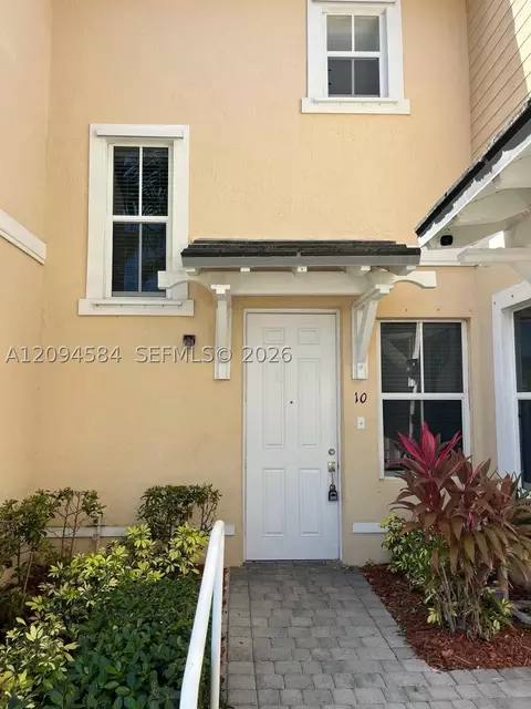 142 SE 28th Ter #10, Homestead, FL 33033