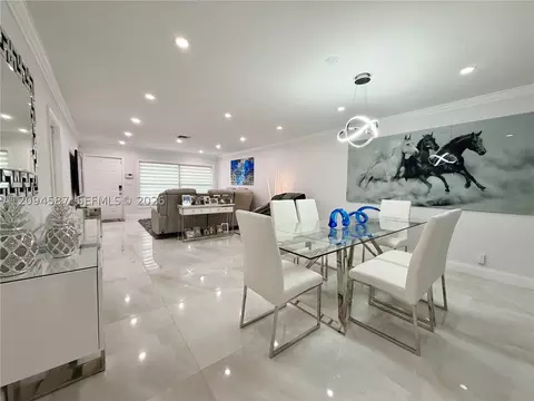 Dining - 520 NW 46th St, Pompano Beach, FL 33064 photo 1 of 4