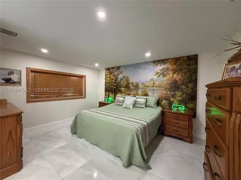 Bedroom - 520 NW 46th St, Pompano Beach, FL 33064 photo 1 of 4