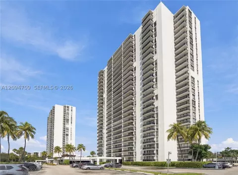 3675 N Country Club Dr #204, Aventura, FL 33180