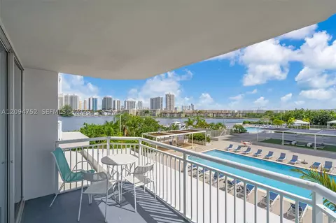 18071 Biscayne Blvd #303, Aventura, FL 33160