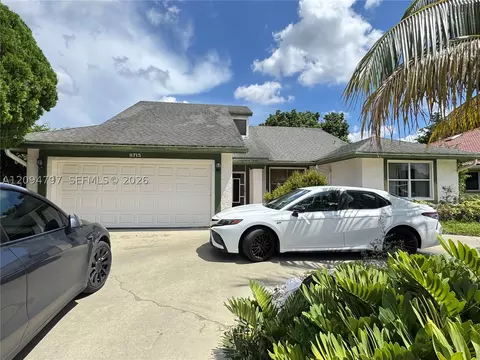 8715 NW 83rd St, Tamarac, FL 33321