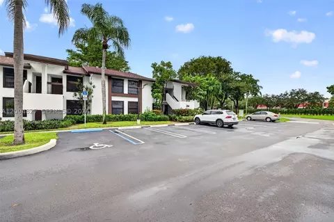 204 Lake Pointe Dr #107, Oakland Park, FL 33309