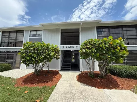 9715 Hammocks Blvd #102, Miami, FL 33196