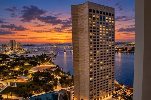 325 S Biscayne Blvd #2722, Miami, FL 33131