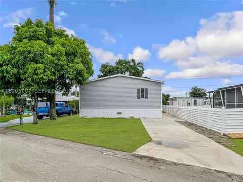 1910 SW 85th Ter, Davie, FL 33324