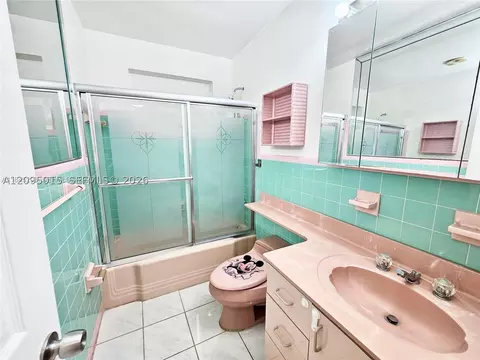 Bath - 4596 E 8th Ct, Hialeah, FL 33013 photo 1 of 1