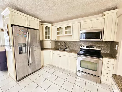 Kitchen - 4596 E 8th Ct, Hialeah, FL 33013 photo 1 of 3