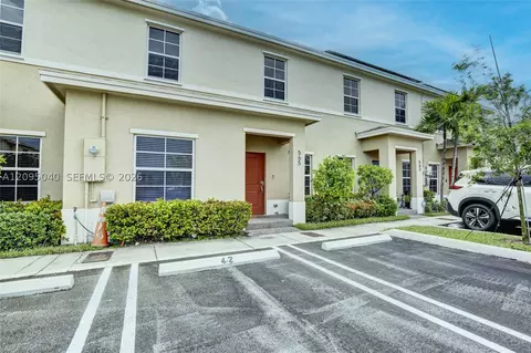 565 NE 5th Pl, Florida City, FL 33034