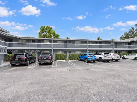 Exterior - 8982 W Sample Rd #204, Coral Springs, FL 33065 photo 2 of 4