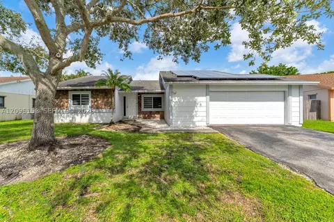 1661 N Goldeneye Ln, Homestead, FL 33035