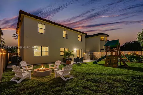 122 NE 27th Ave, Homestead, FL 33033
