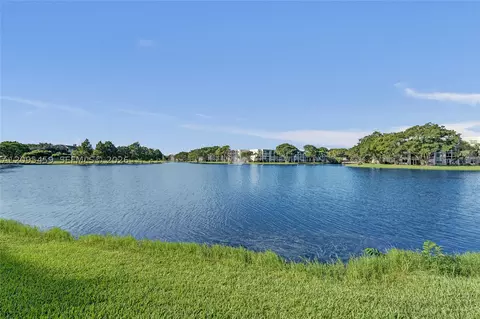 1522 Whitehall Dr #106, Davie, FL 33324