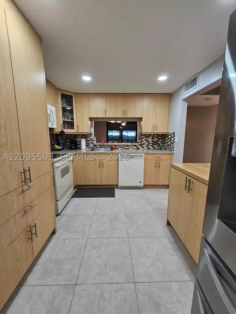 1000 Colony Point Cir #522, Pembroke Pines, FL 33026
