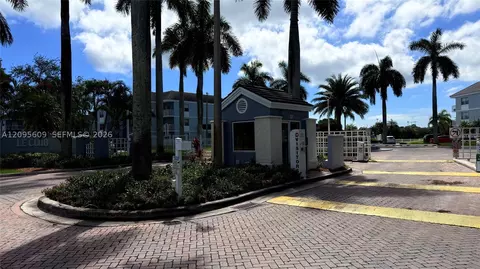 8560 SW 212th St #203, Cutler Bay, FL 33189