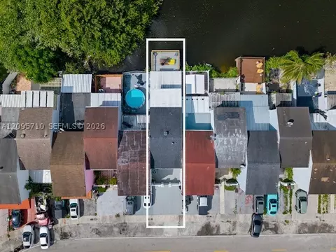 View/Area - 1369 W 69th St, Hialeah, FL 33014 photo 2 of 3