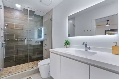 Bath - 1369 W 69th St, Hialeah, FL 33014 photo 2 of 2