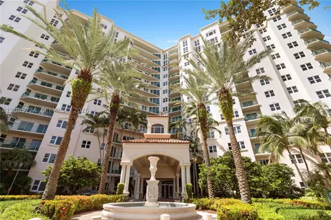 19900 E Country Club Dr #216, Aventura, FL 33180