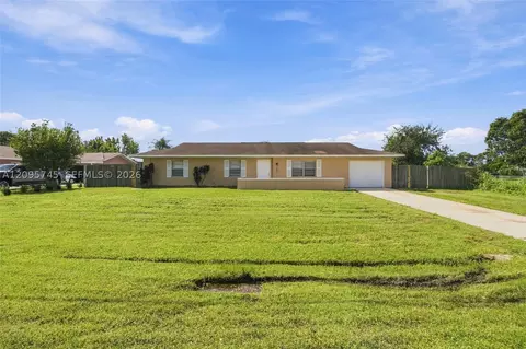392 NW Ferris Dr, Port Saint Lucie, FL 34983