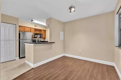 2850 N Oakland Forest Dr #208, Oakland Park, FL 33309