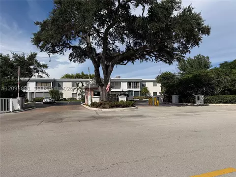 6275 Bay Club Dr #2, Fort Lauderdale, FL 33308