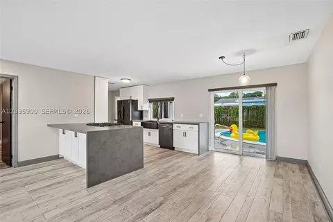 8440 Sheraton Dr, Miramar, FL 33025