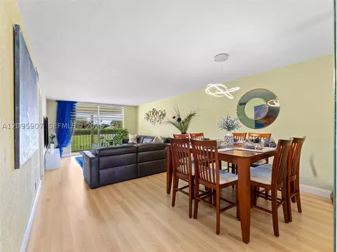 9820 S Hollybrook Lake Dr #208, Pembroke Pines, FL 33025