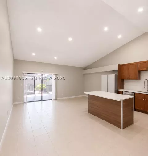 7466 NW 34th St, Lauderhill, FL 33319