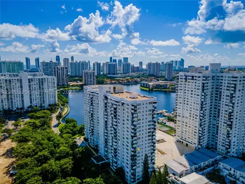 2780 NE 183rd St #1207, Aventura, FL 33160