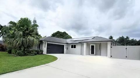 712 Juniper Pl, Wellington, FL 33414